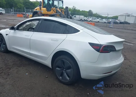 2020 Tesla Model 3 Standard Range Plus Rear-Wheel Drive/Standard Range Rear-Wheel Drive z USA, uszkodzony, nr VIN 5YJ3E1EA7LF645286